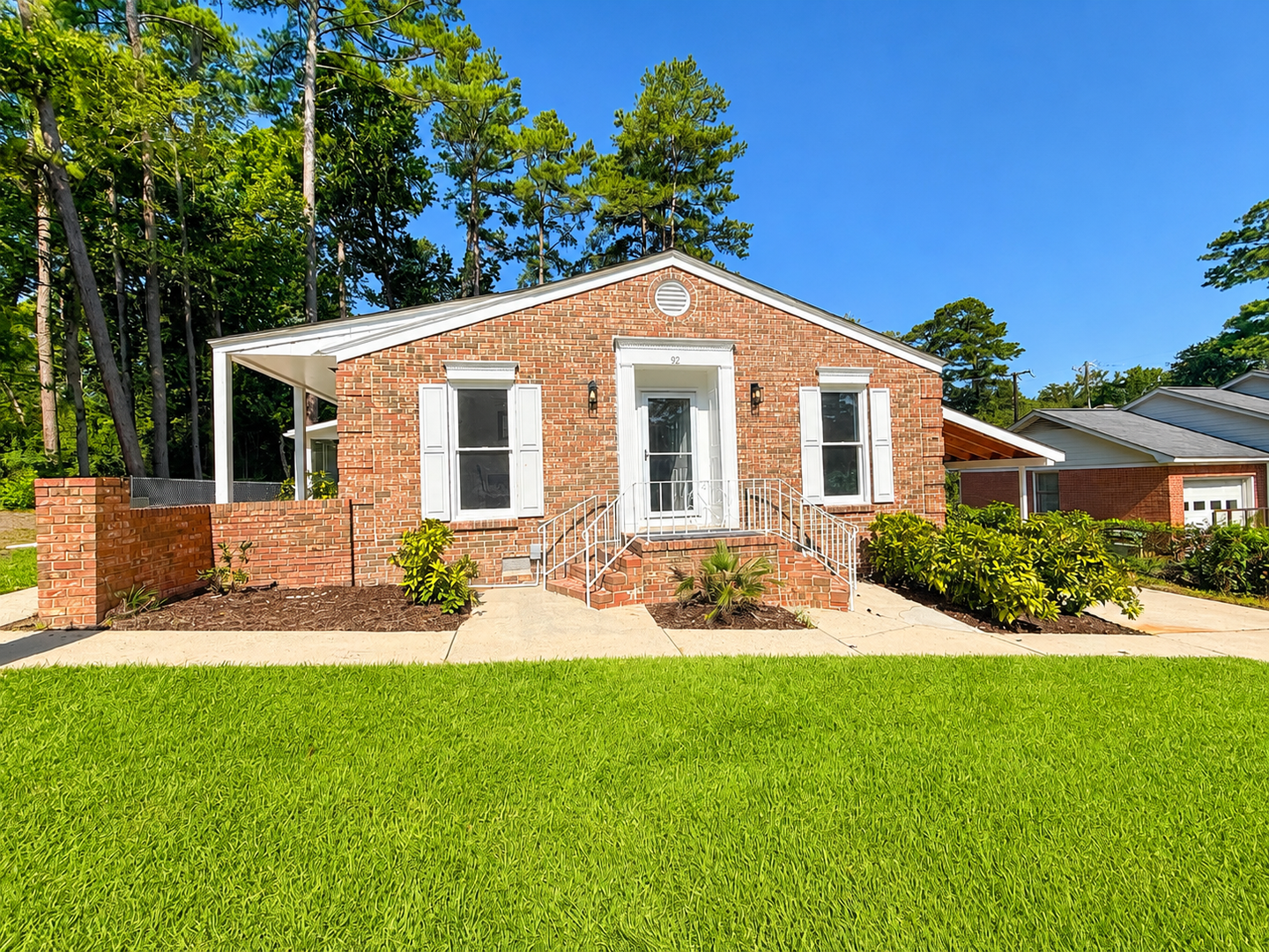 Columbia House: 92 Churchill Cir.