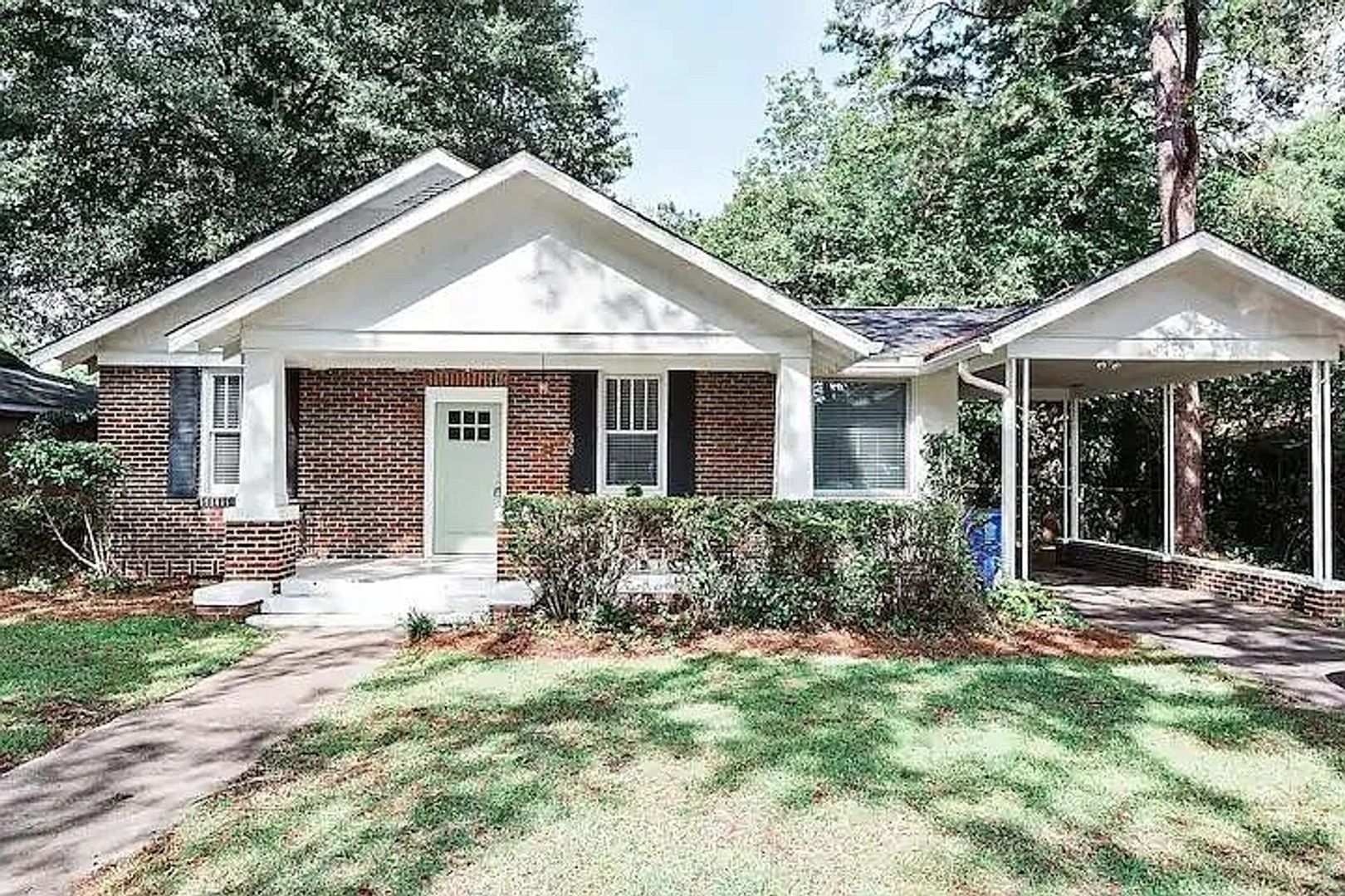 Columbia Apartment: 620 Howard St.