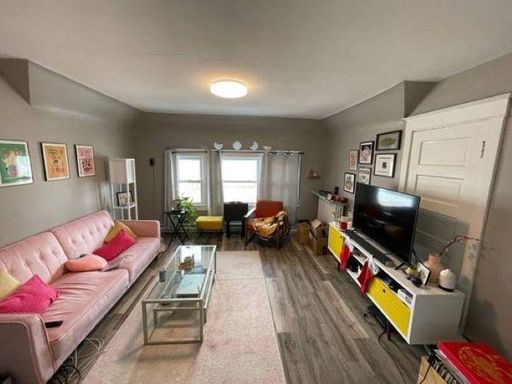 3 Bed, 1 bath unit very near downtown Iowa City – photo 1