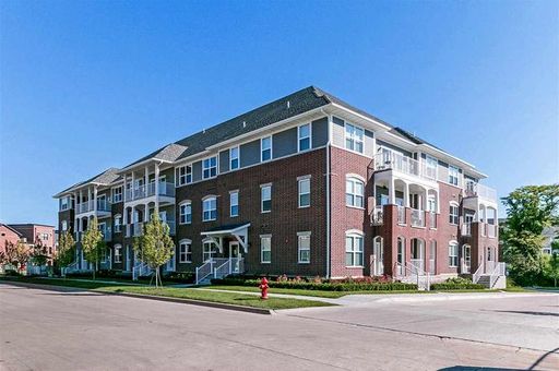 Beautiful first-floor 3-bedroom, 2 bath condo/apartment in Iowa City, available 10/1/2026 – photo 1