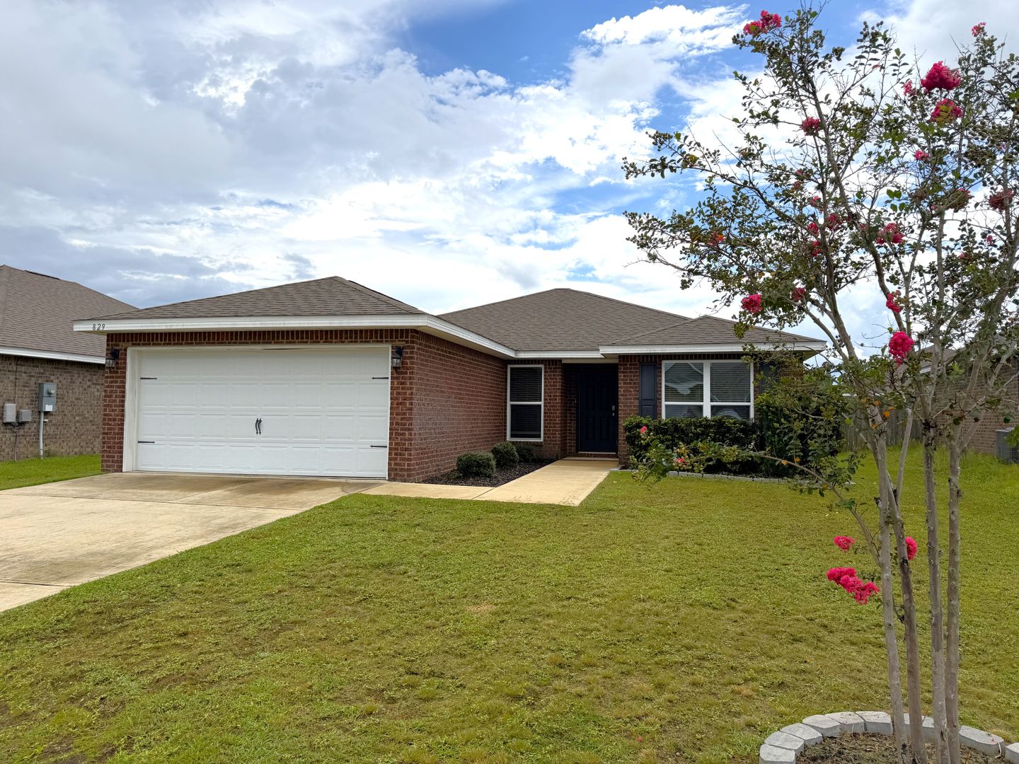 Crestview House: 829 Moorhen Way