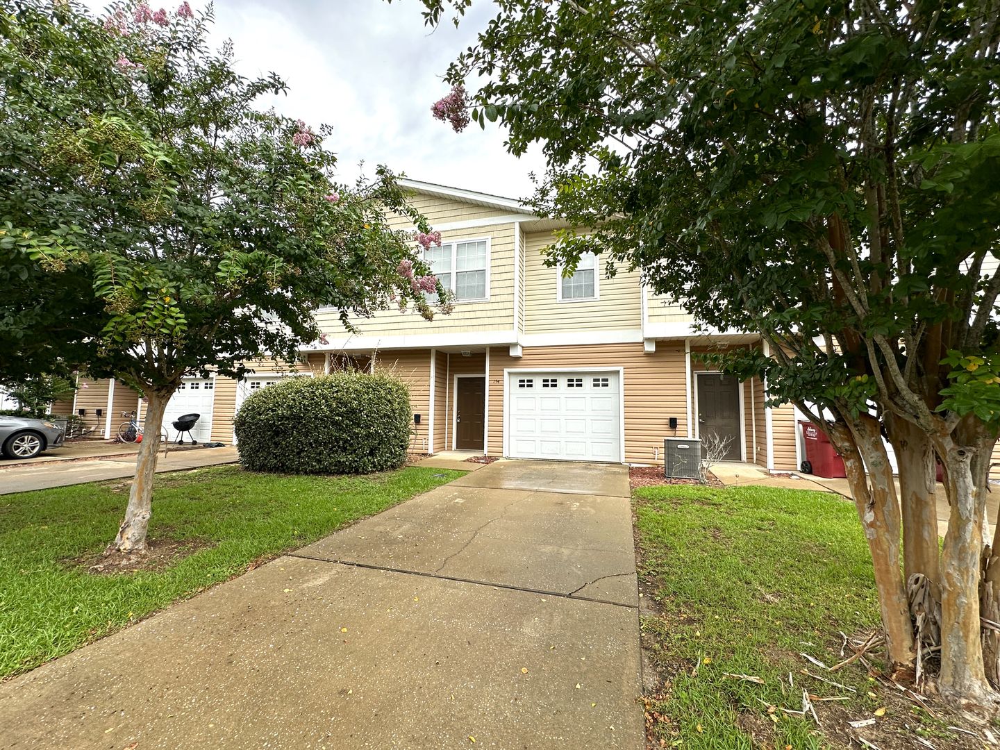 Crestview Townhome: 154 Iron Horse E