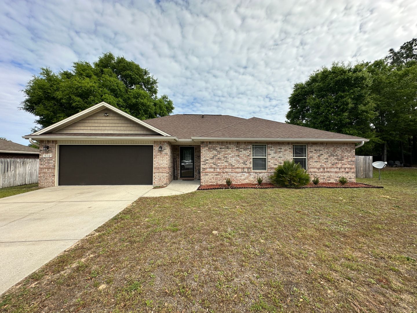 Crestview House: 516 Grand Ridge Drive