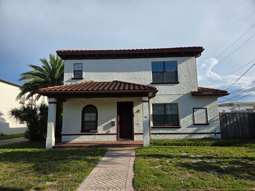 112 E Esther St – photo 1