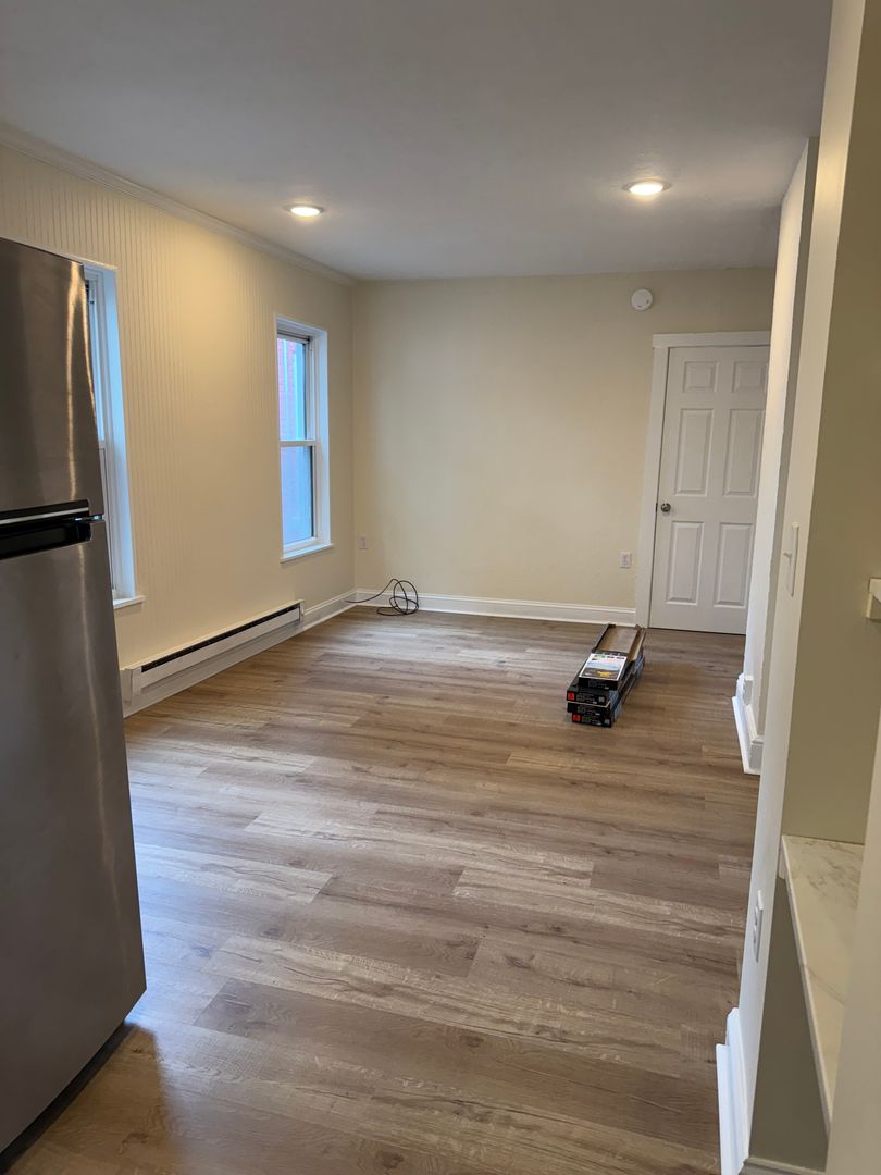 Lancaster Apartment: 809 Columbia Avenue