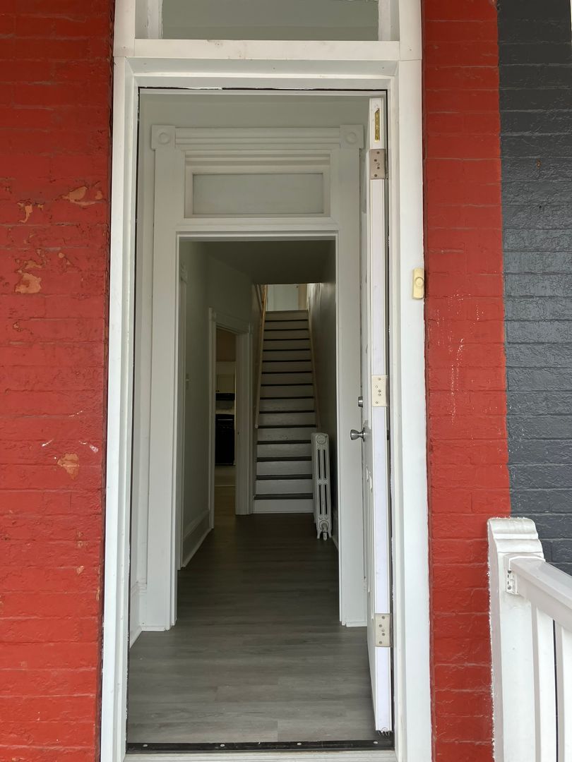 Lancaster House: 422 John Street