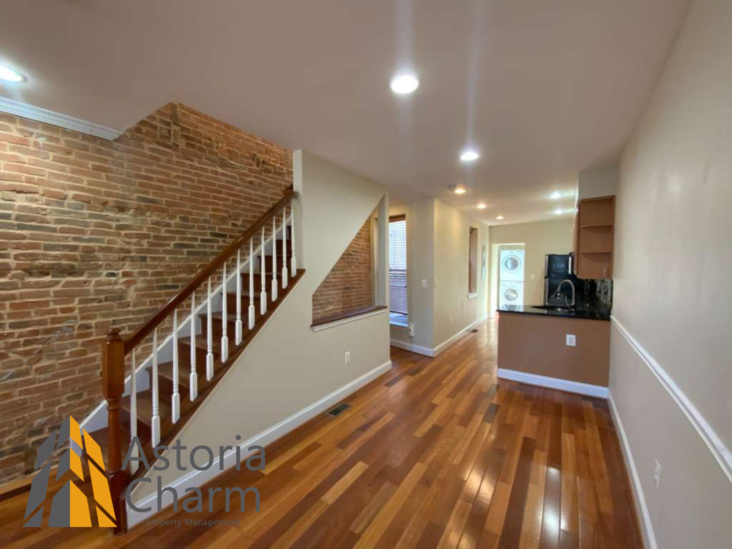Baltimore House: 1942 Light St