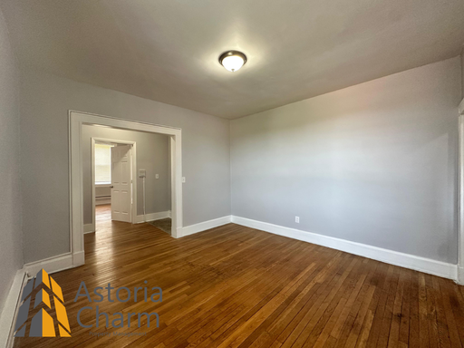 1 Bed, 1 Bath Apartment with Hardwood Floors & Walk-In Closet – photo 1
