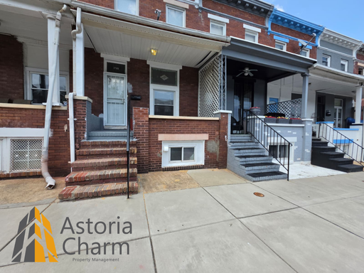 2 Bedroom 1.5 Bath Home with Den, Covered Porch and Fenced Backyard – photo 1