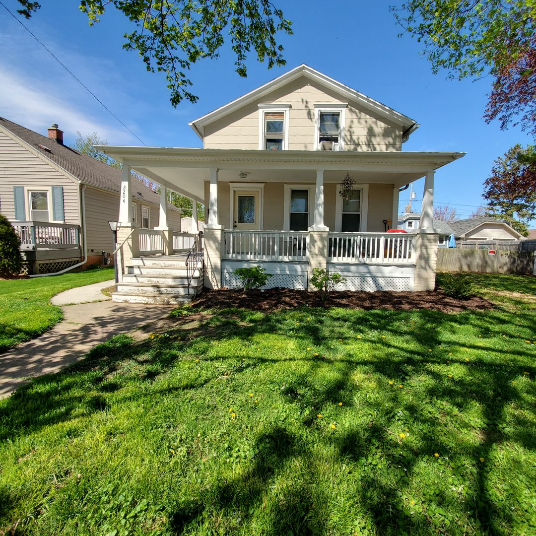 Racine Apartment: 2204 St. Clair St.