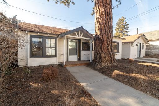 Great 1 bedroom on the Westside! Nice upgrades!