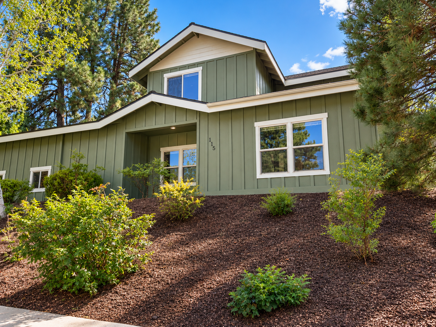Bend House: 115 NW Mt. Washington Dr.