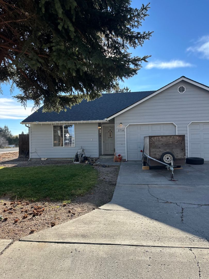 Redmond Apartment: SW Umatilla Ave