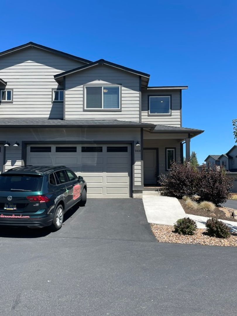 Bend House: 944 NE Paula Dr.