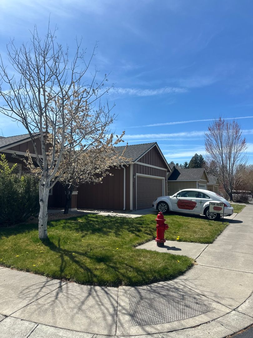 Bend House: 20067 Mount Faith Pl.