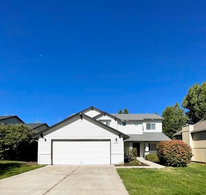 Newer paint & flooring in this 5 bedroom home in Elkhorn Estates! – photo 1