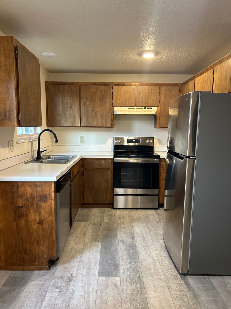 Bend Apartment: 1743 SW Forest Ridge Ave.