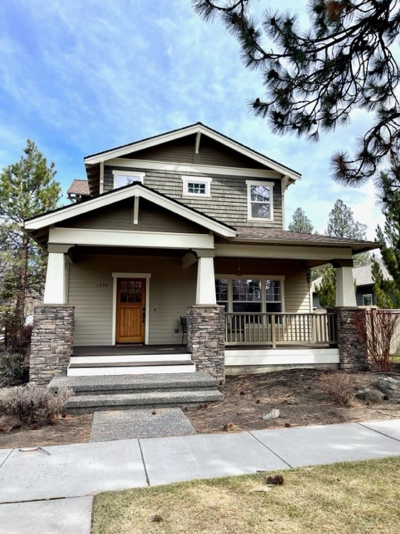 Bend Apartment: 1690 NW LePage Pl.