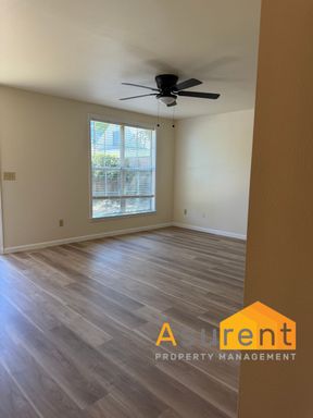 Refreshed 2-bedroom, 1-bath Duplex Unit in Grants Pass Available Now! – photo 1