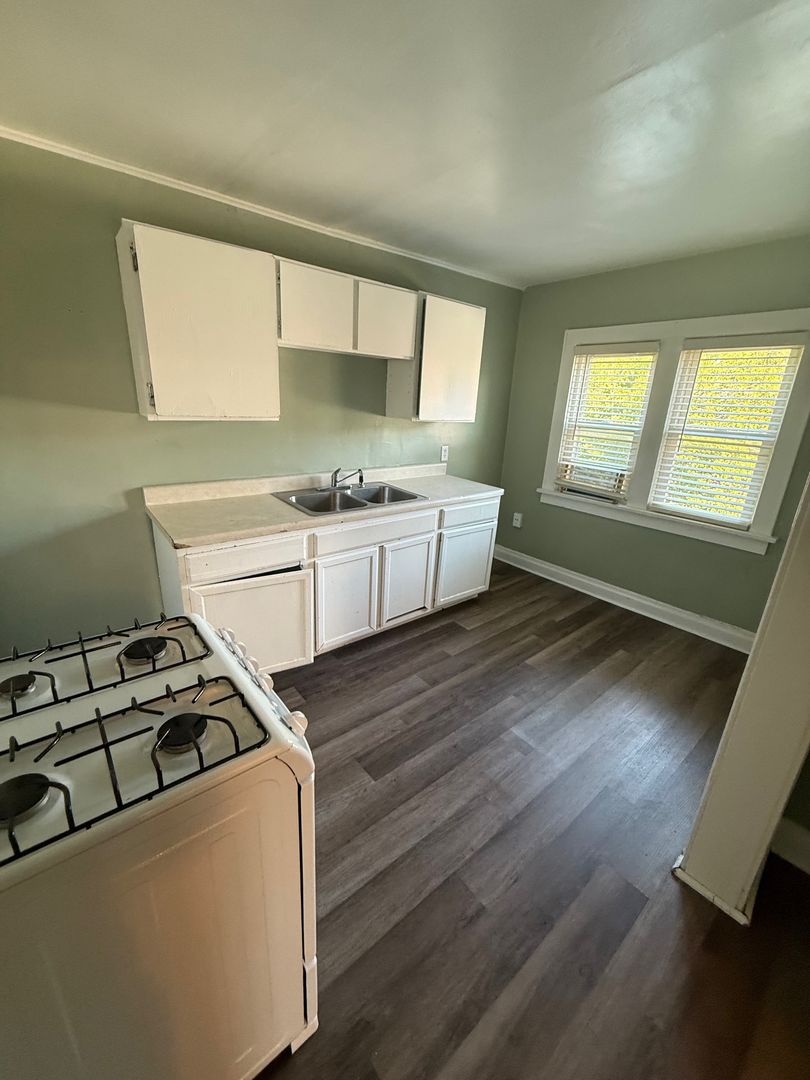 KENOSHA Apartment: 1610 62ND ST