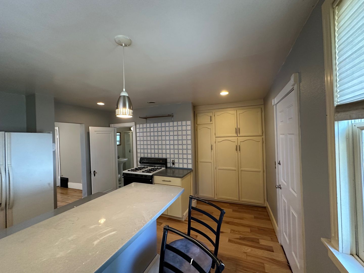 Milwaukee Apartment: 824 E Wright St