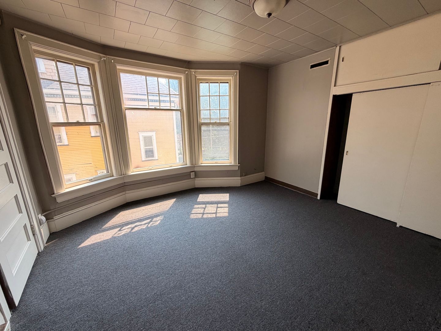 Milwaukee Apartment: 3601 W Highland Blvd