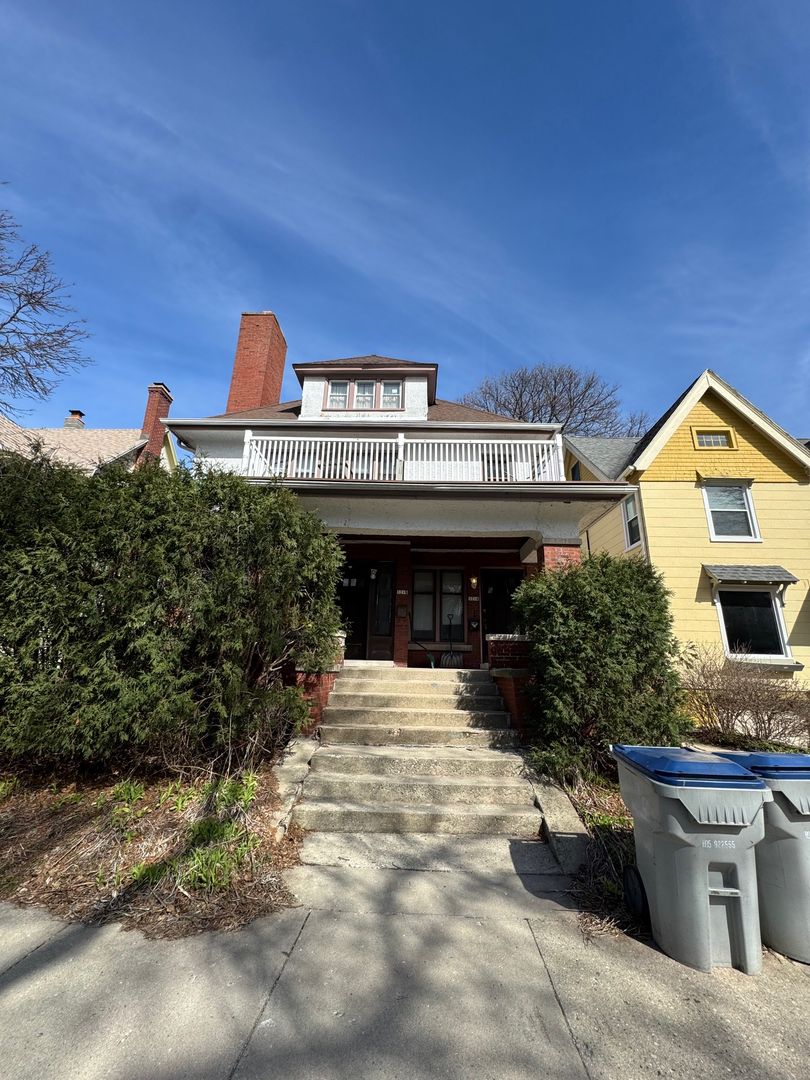 Milwaukee Apartment: 3216-18 N Marietta