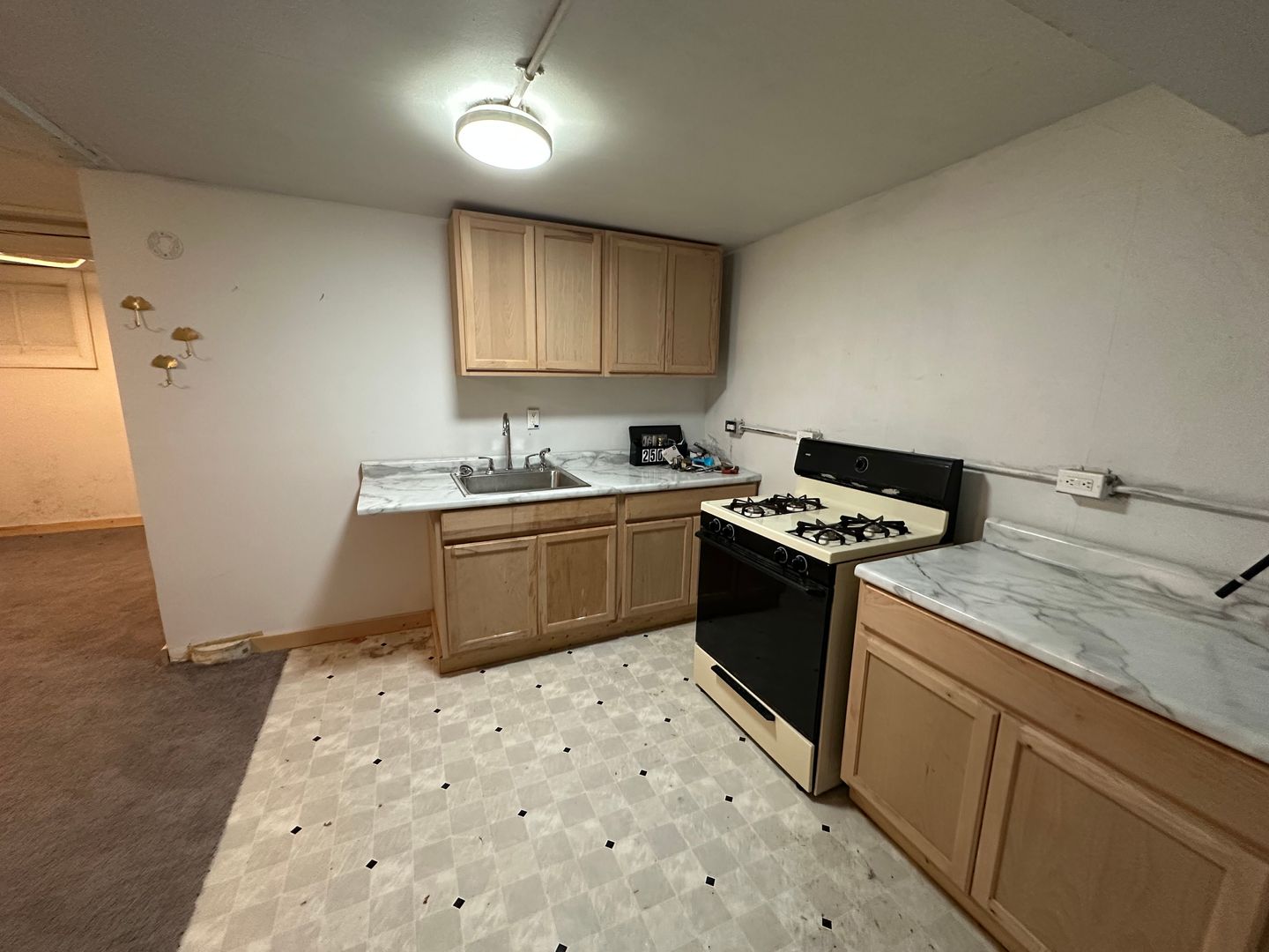 Milwaukee Apartment: 2500 W Fond Du Lac Ave