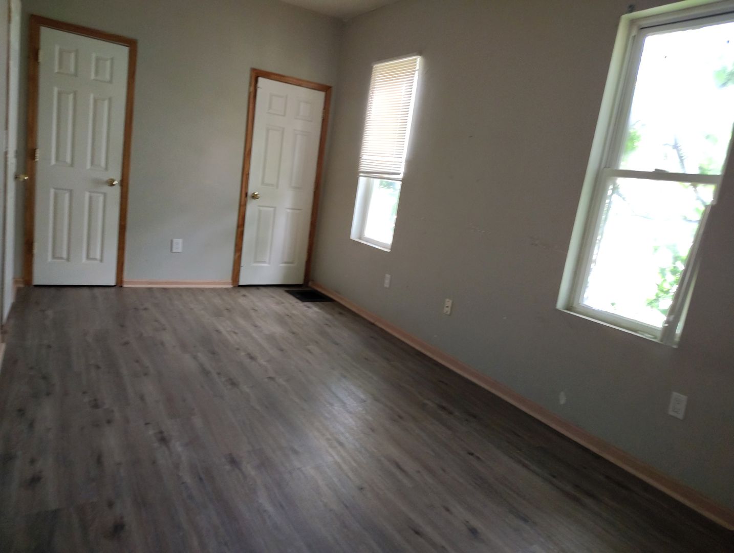 Milwaukee Apartment: 2425-27 W Greenfield Ave