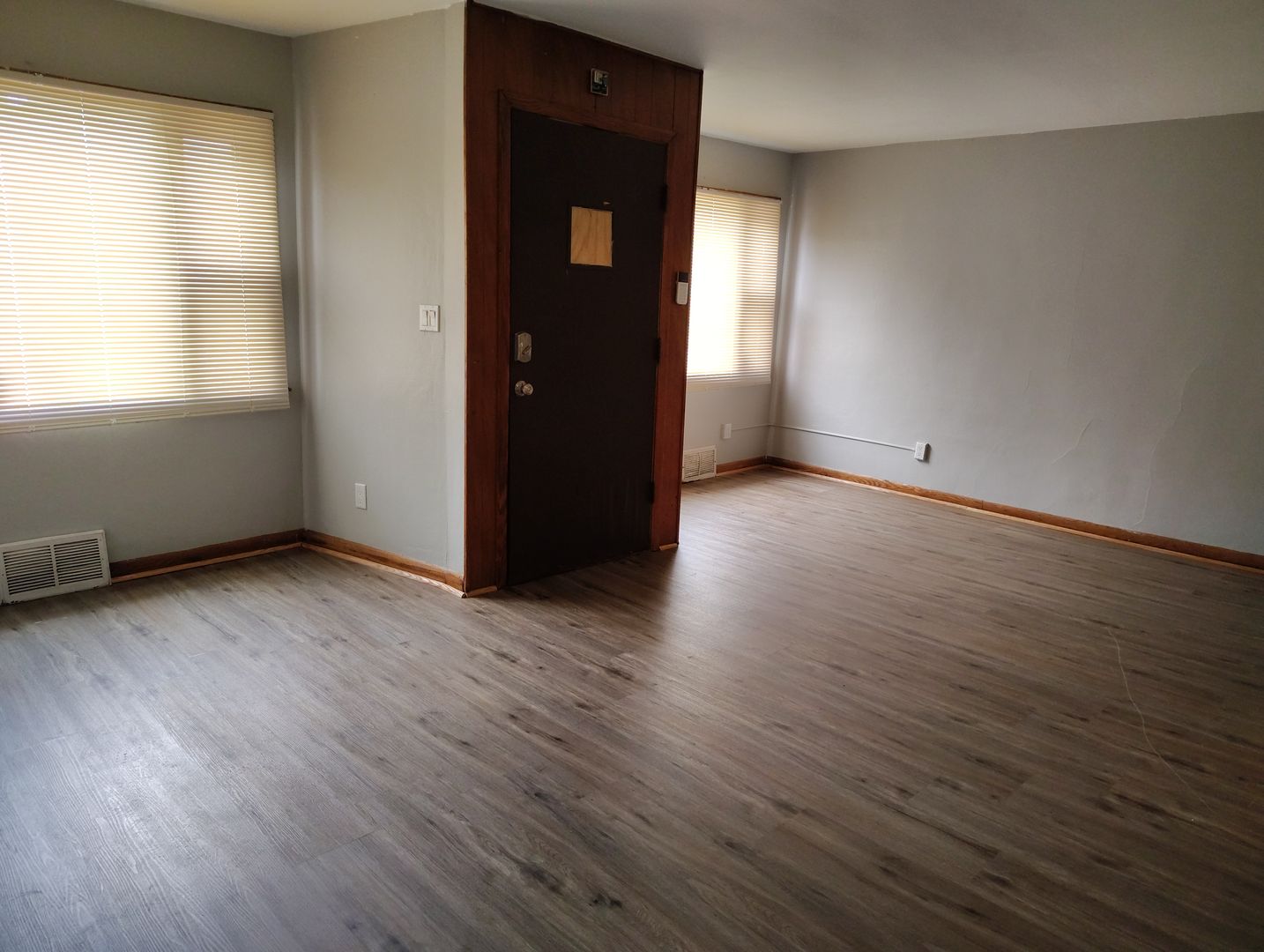 Milwaukee Apartment: 2425-27 W Greenfield Ave