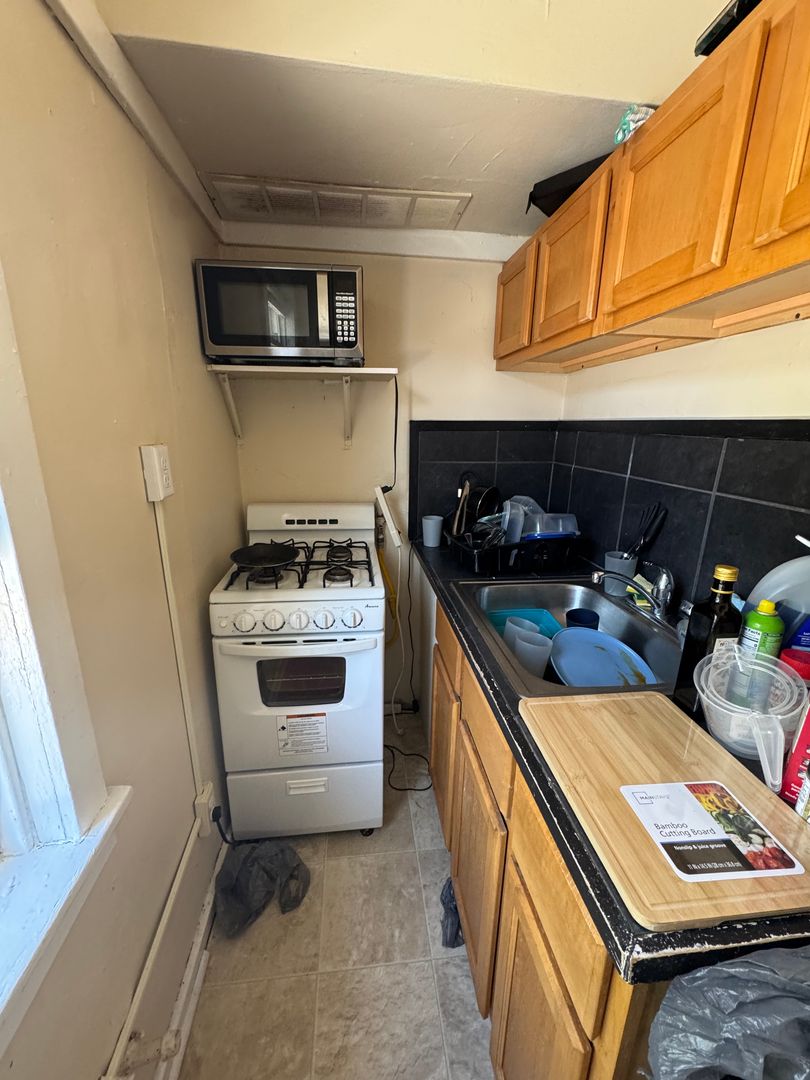 Milwaukee Apartment: 1503-15 E Kane Place