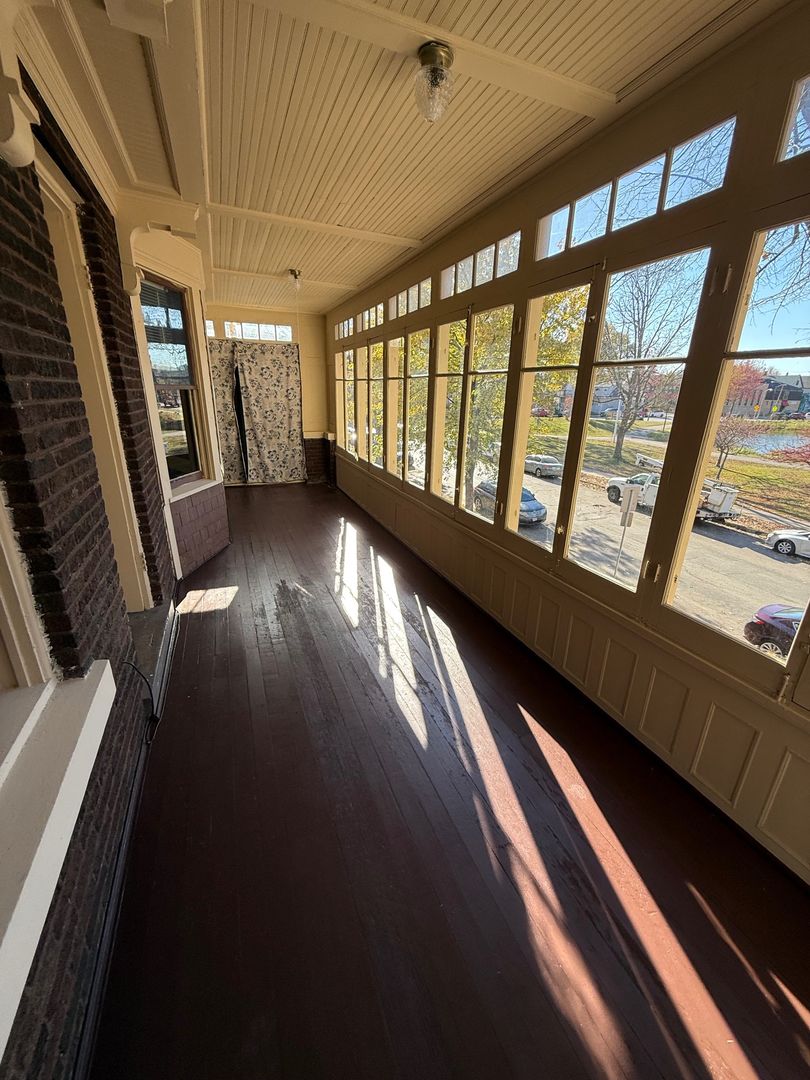 Milwaukee Apartment: 2252-54 S 7th st