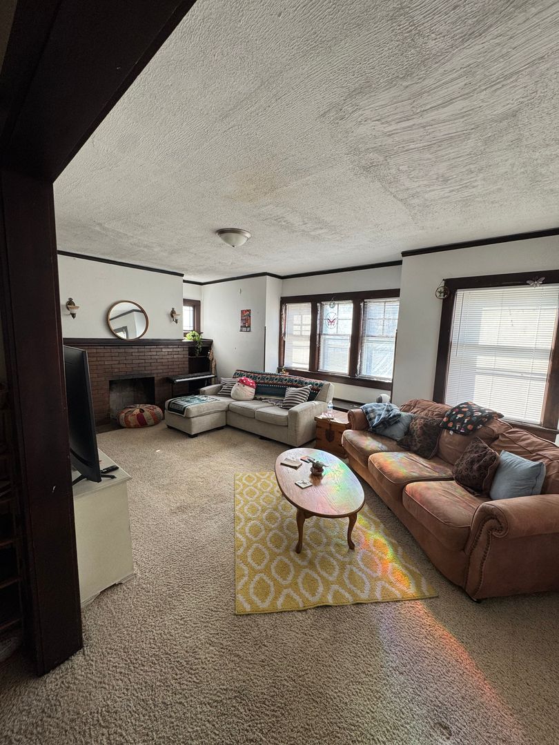 Milwaukee Apartment: 2594 N Cramer St