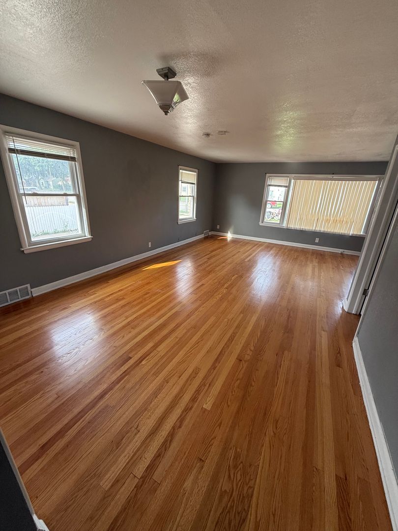 Milwaukee Apartment: 5284 N Teutonia Ave