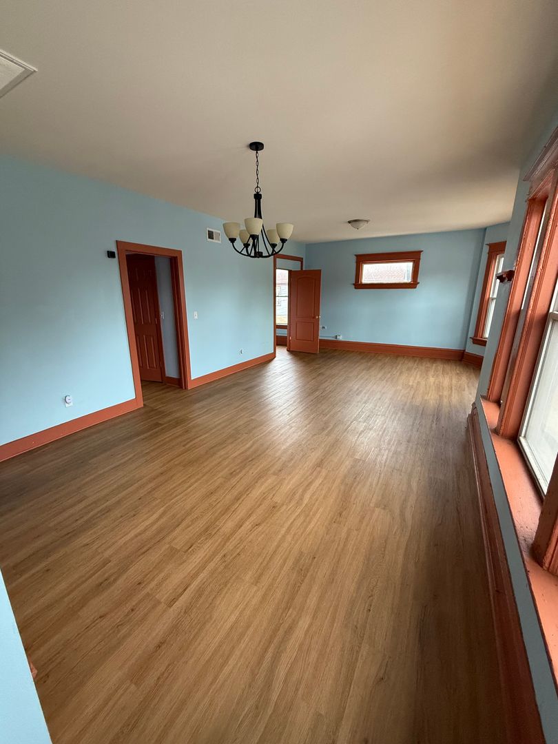 Milwaukee Apartment: 2100 W National Ave