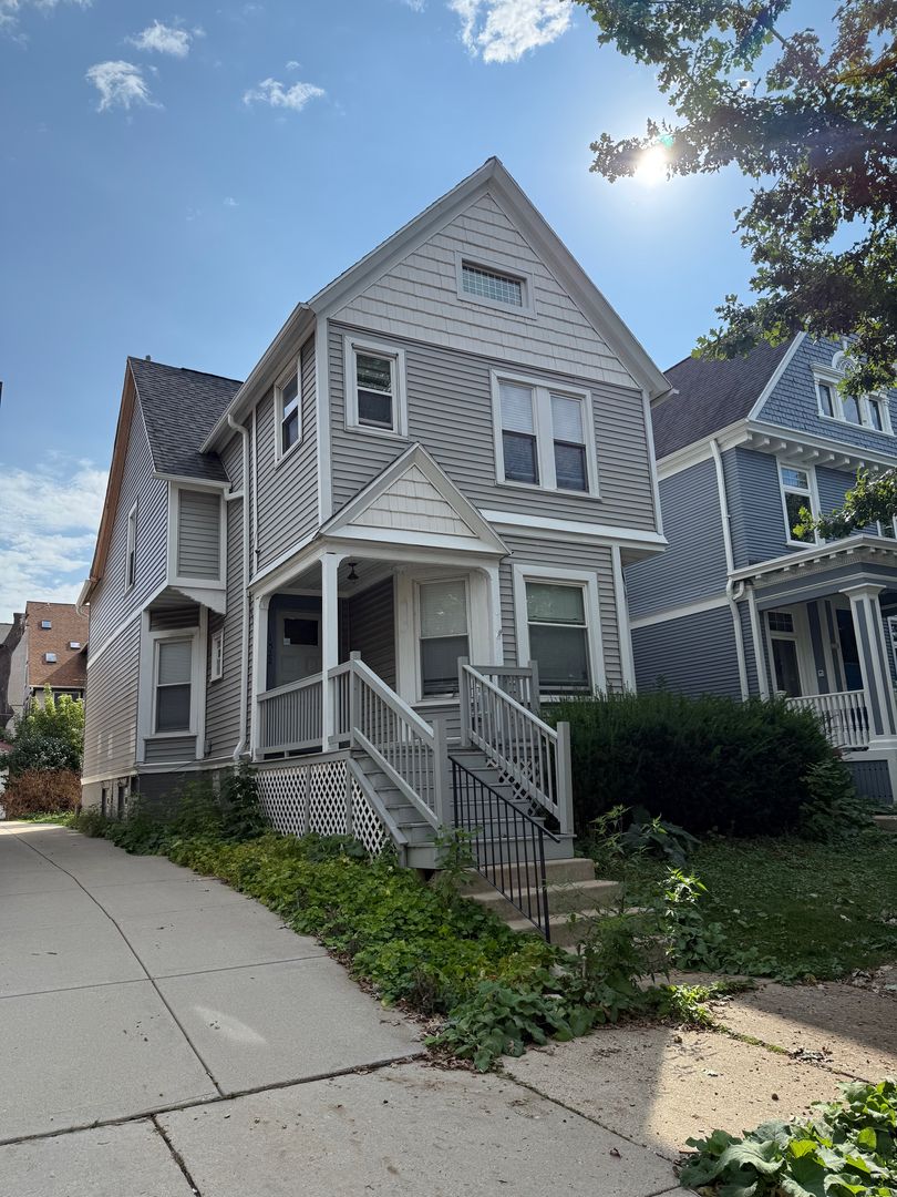 Milwaukee Apartment: 1522 N Cass St