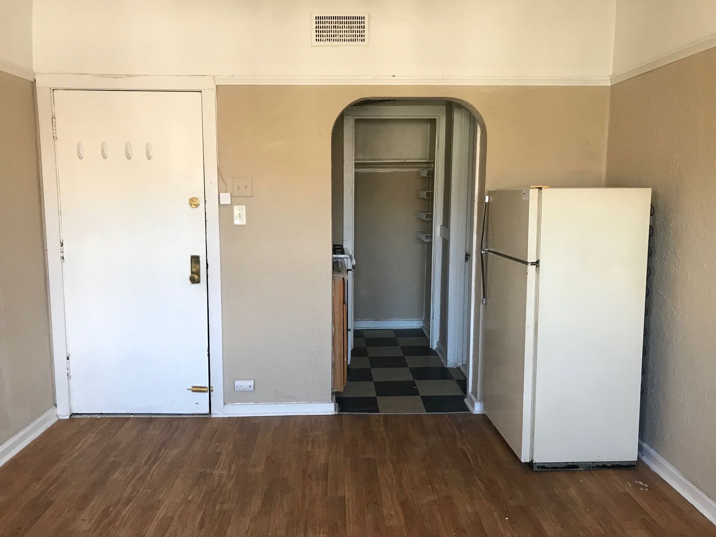 Milwaukee Apartment: 1503-15 E Kane Place