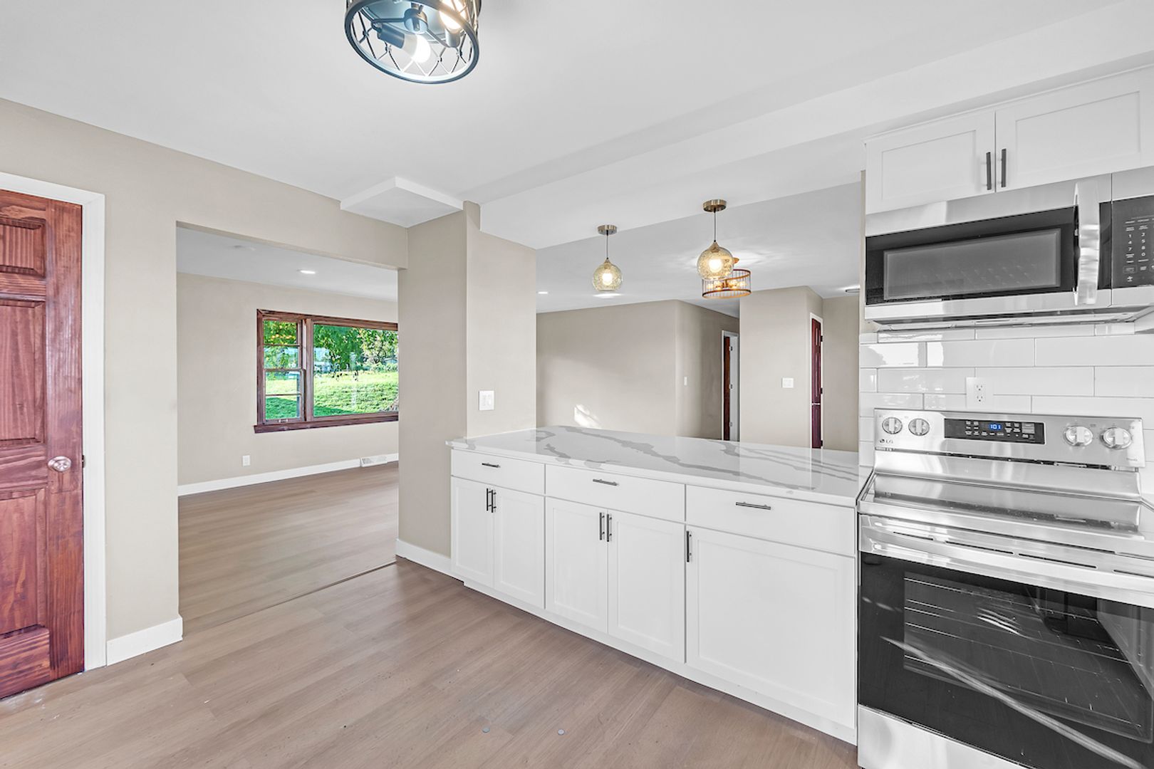 Waukesha House: 21795 Longview Dr