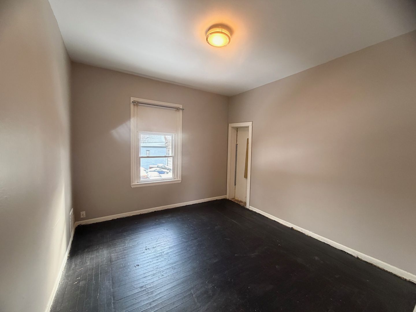 Milwaukee Apartment: 2500 W Fond Du Lac Ave