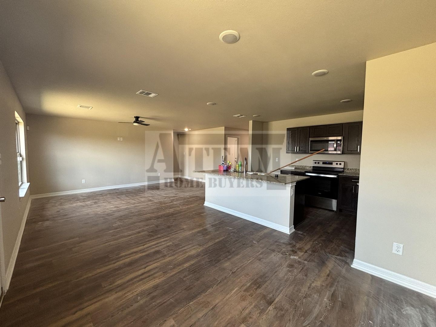 Mabank House: 18227 County Road 4001