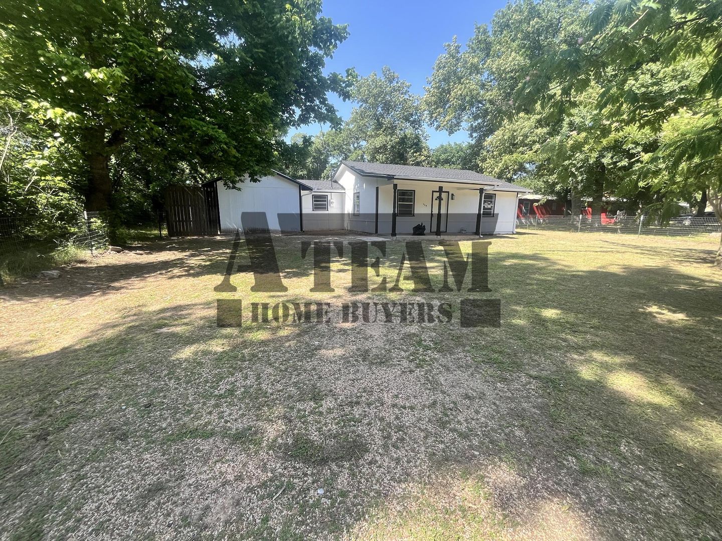 Mabank House: 119 E Golden Oaks Dr