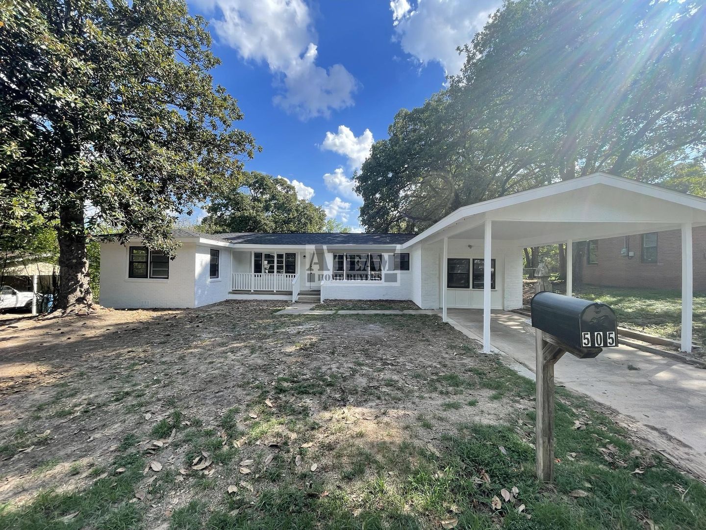 Athens House: 505 Highland Dr