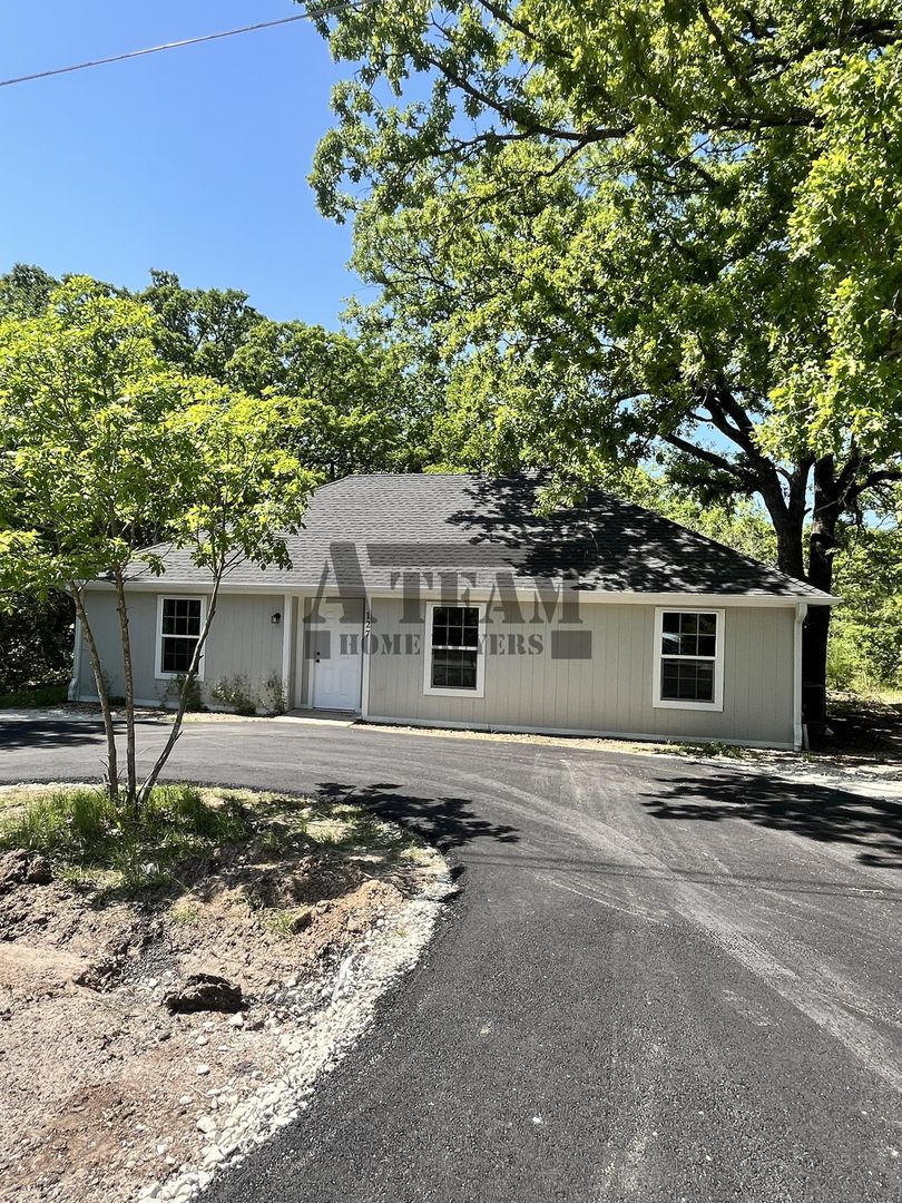 Mabank House: 127 Guadalupe St