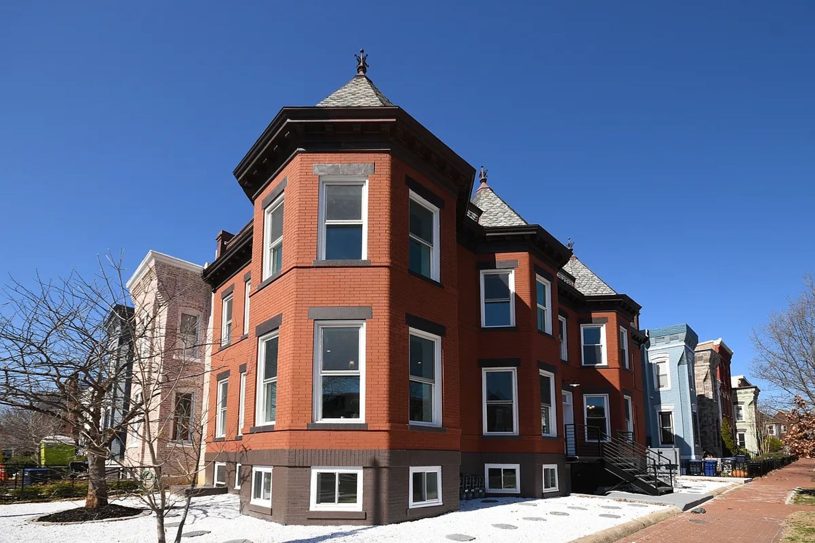 Washington Apartment: 1800 5th str NW