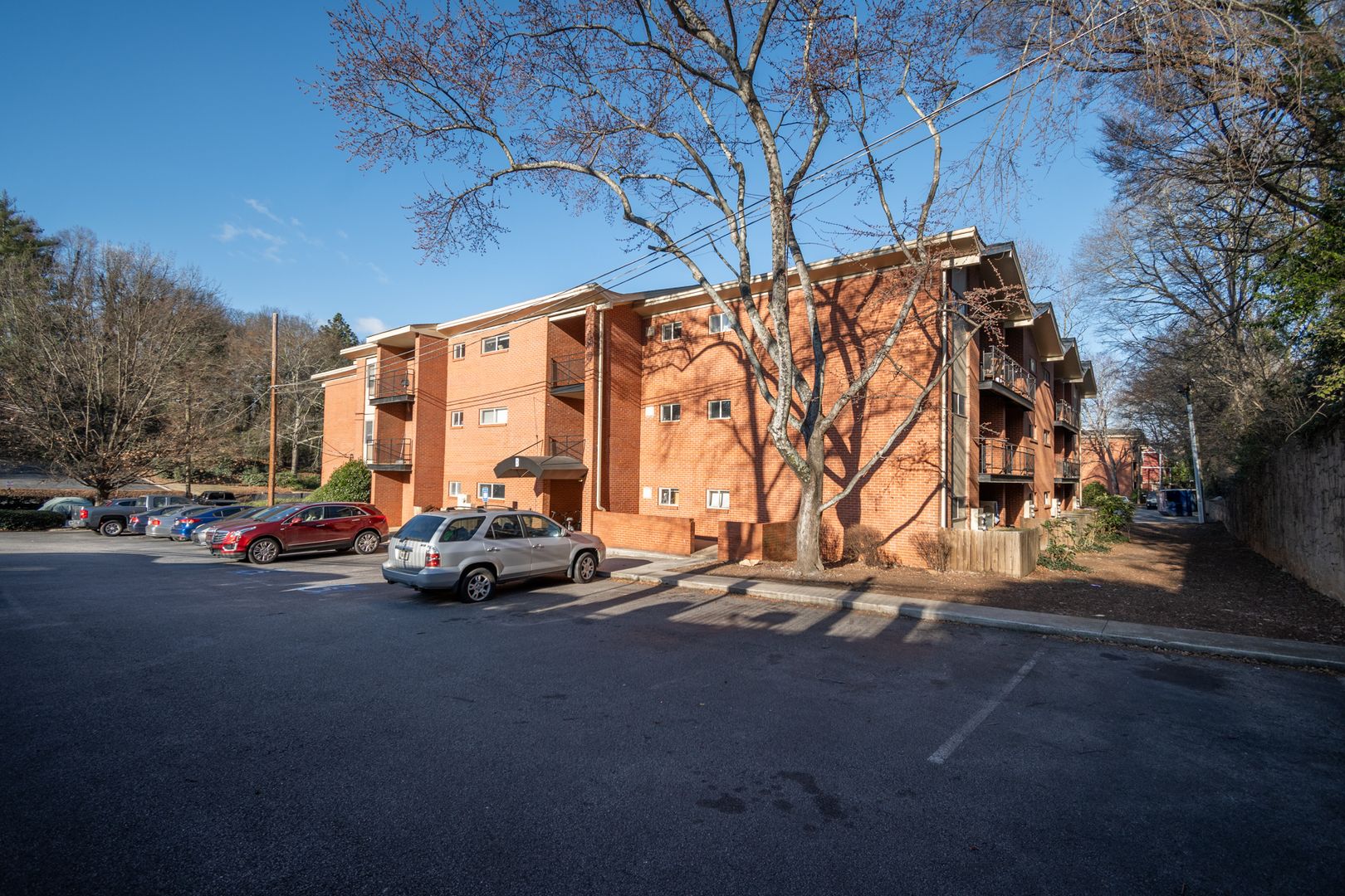 1BR/ 1Bath with Bonus Room/Balcony at Stadium Village! Available now! 