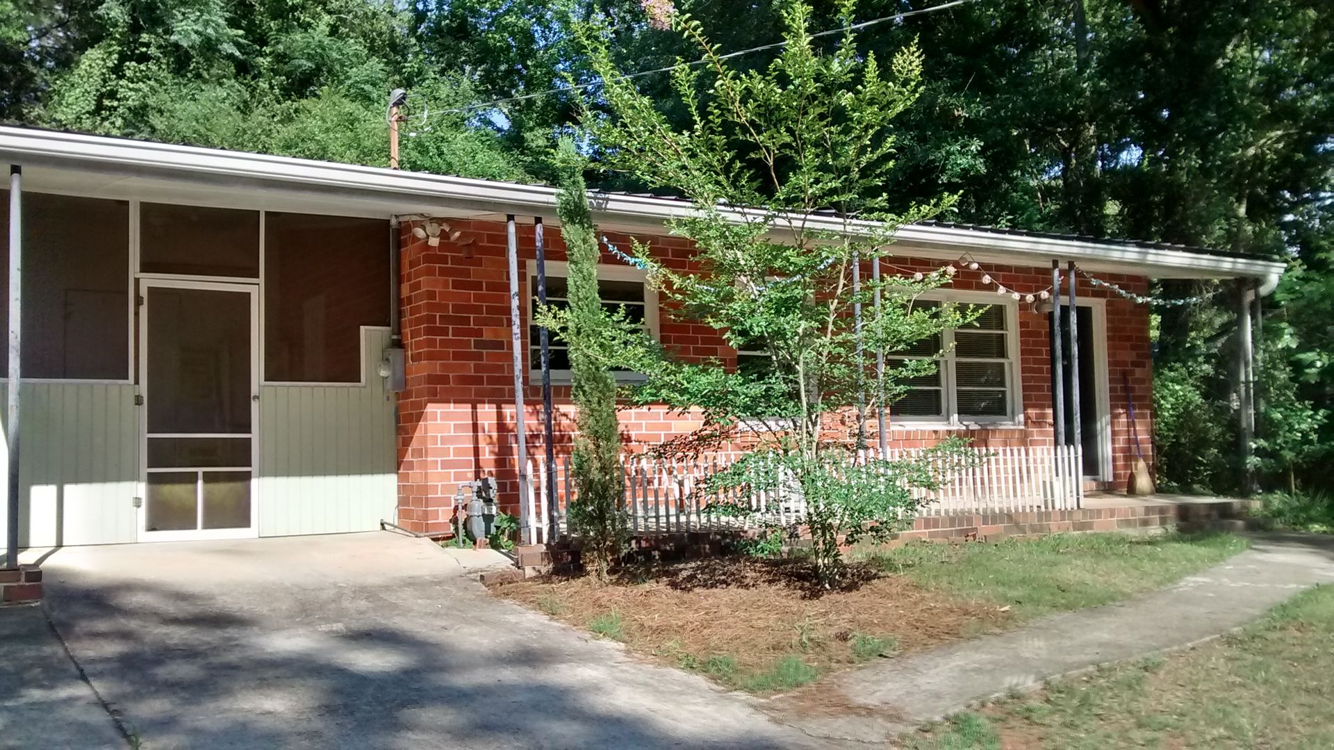 ATHENS House: 250 WILLOW RUN