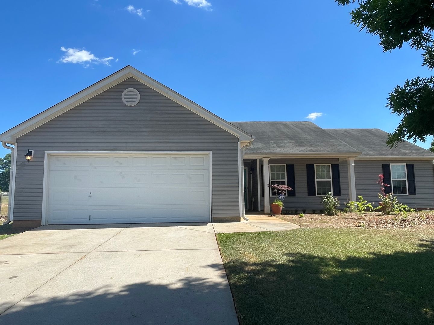 3-bedroom, 2-bath home in Oglethorpe County is situated on a 1.53 spacious lot with a fenced-in backyard!