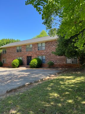 2BR/ 2Bath on Eastside! Available end of July 2026 – photo 1