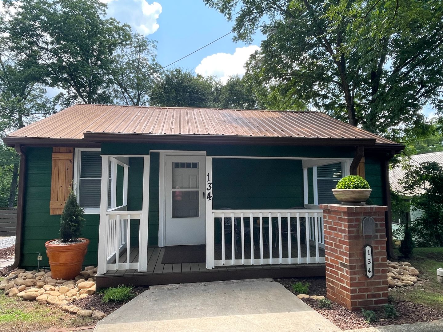 Athens House: 134 Dallas St.