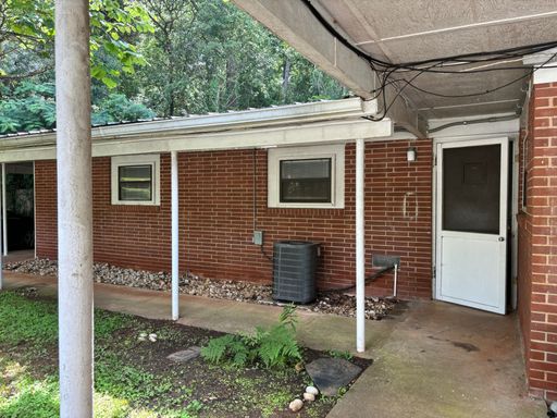 2BR/1BA - Duplex located off of South Milledge Avenue! Available soon! – photo 1